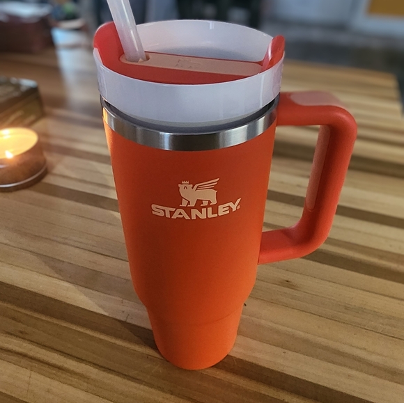 Stanley Tigerlily Quencher H2.0 30 oz Tumbler with Handle - Picture 2 of 3